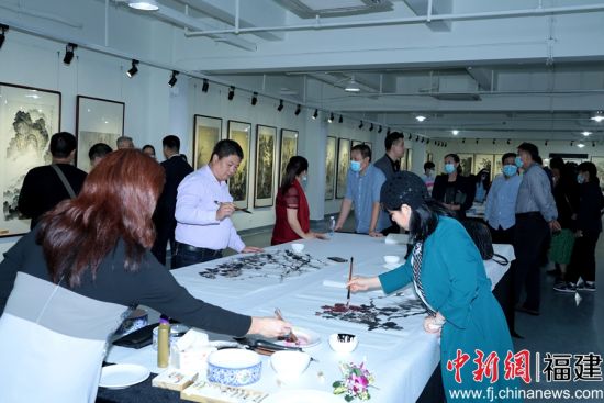 中泰藝術(shù)家書畫精品聯(lián)展在廈門集美舉行。