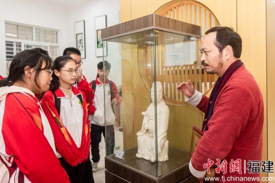 德化一中發(fā)力傳承德化白瓷非遺技藝。
