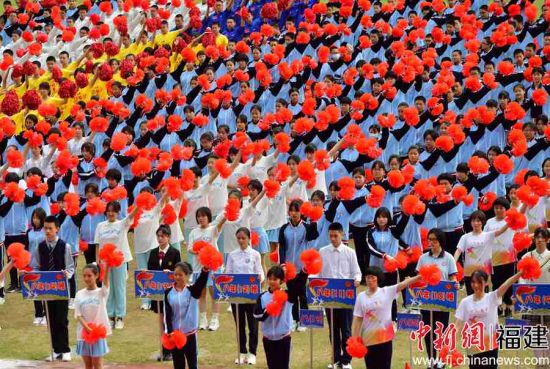 福州第十九中學(xué)第五十屆田徑運(yùn)動(dòng)會(huì)開幕式現(xiàn)場(chǎng)。張斌 攝