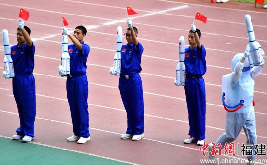 福州第十九中學(xué)第五十屆田徑運(yùn)動(dòng)會(huì)開幕式現(xiàn)場(chǎng)。張斌 攝