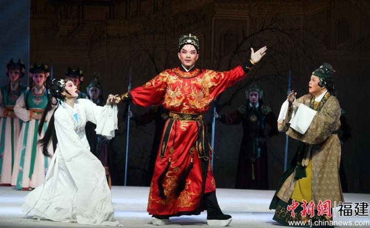 新版?zhèn)鹘y(tǒng)閩劇《荔枝換絳桃》福州首演。記者劉可耕 攝
