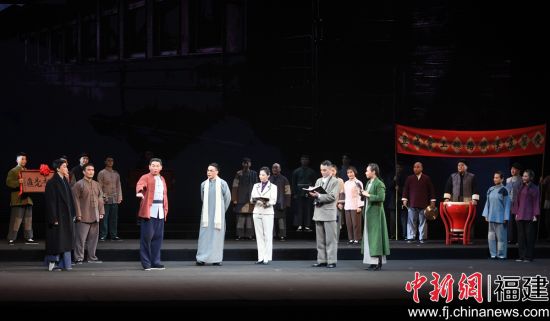 新編現(xiàn)代京劇《林祥謙》在福州鳳凰劇院上演，參加第八屆福建藝術(shù)節(jié)暨第二十八屆全省戲劇會演。記者 劉可耕 攝