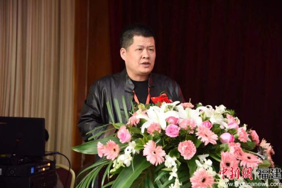 福建省收藏家協(xié)會會長周野致辭。