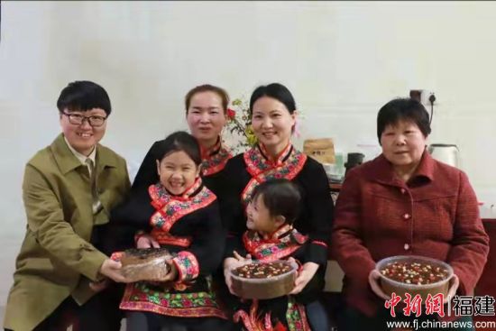 合影留念。