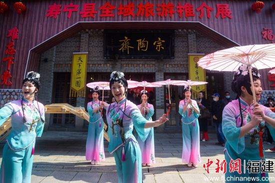 11、國(guó)家級(jí)非物質(zhì)文化遺產(chǎn)北路戲在場(chǎng)助陣。李南軒 攝 (2)