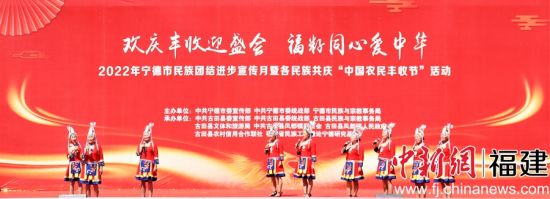 畬歌《喜鵲嶺茶歌》。 林榕生 攝