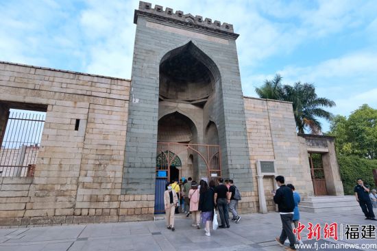 海外華媒人士走進中國現(xiàn)存最古老的伊斯蘭教寺——泉州清凈寺。