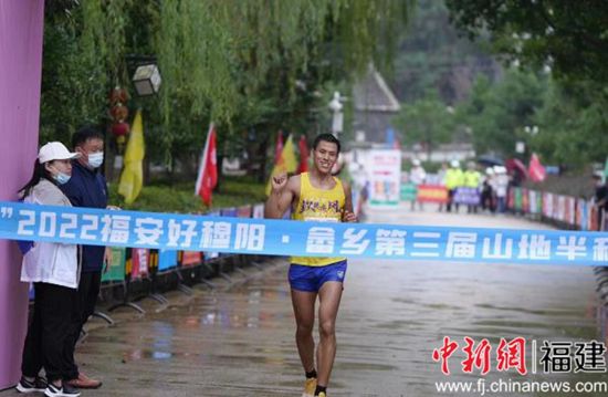 比賽選手參賽現(xiàn)場。