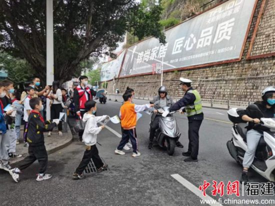 圖為交通安全系列研學活動現(xiàn)場。