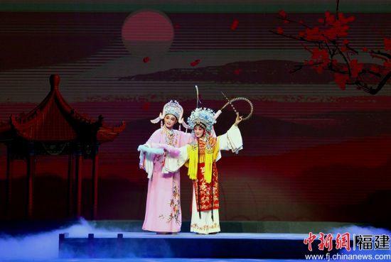莆仙戲傳統(tǒng)折子戲《百花亭》展演。