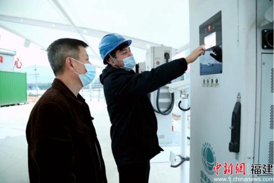  電動汽車充電站順利完成驗(yàn)收及接網(wǎng)調(diào)試。