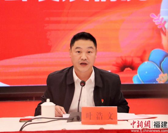  蕉城區(qū)委副書記葉浩文通報(bào)2022年蕉城區(qū)經(jīng)濟(jì)社會(huì)發(fā)展情況。林榕生 攝