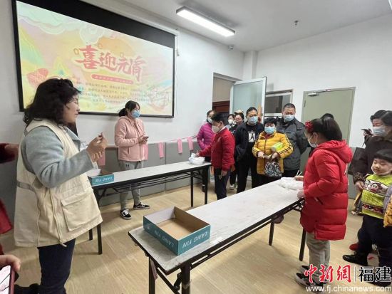 福州鼓東街道觀風(fēng)亭社區(qū)聯(lián)合共建單位開(kāi)展“濃濃鄰里情歡樂(lè)鬧元宵---我們的節(jié)日·元宵節(jié)”主題活動(dòng)。