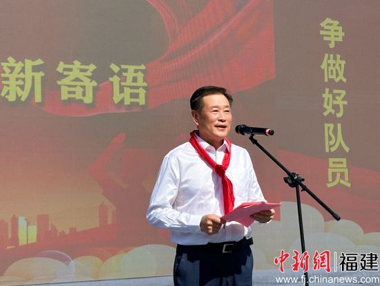  寧德市委書記梁偉新向全市少先隊員們送上節(jié)日寄語。吳允杰 攝