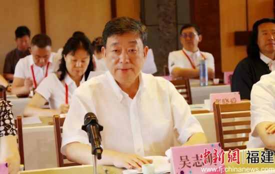 吳志明主持會議。