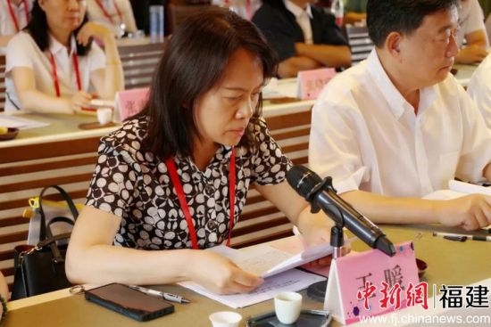 王暖傳達了民建中央十二屆專門委員會成立大會精神及文化委員會第一次主任會議情況。