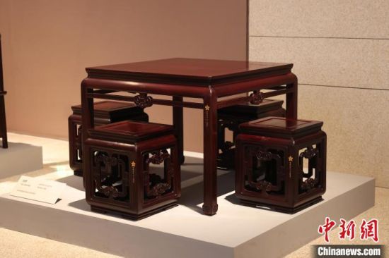 華僑藝術(shù)家陳玉樹(shù)作品《同夢(mèng)》。受訪者供圖