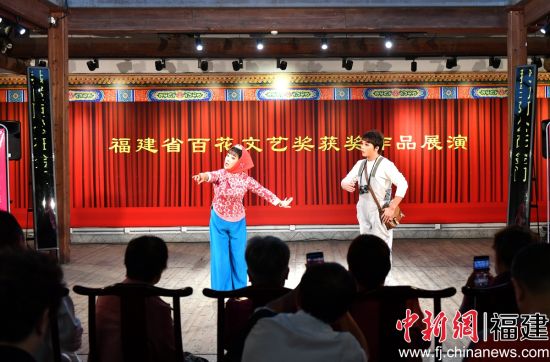 　　高甲戲《圍頭新娘》深受戲迷喜愛。 中新網(wǎng)記者 呂明 攝